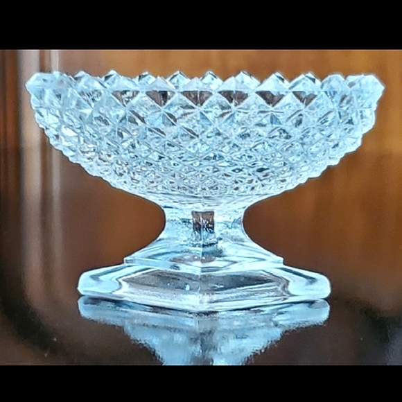 Vntg "English Hobnail"  Individual Nut / Salt Dip by Westmoreland - Picture 4 of 8